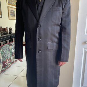 $195 Vitaliano 44L, 38w. long jacket, vest and pants. Elegant Like New